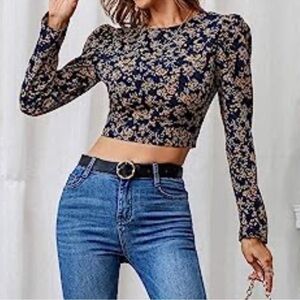 Wild Fable Women’s black floral print, smocked crop top Size Medium